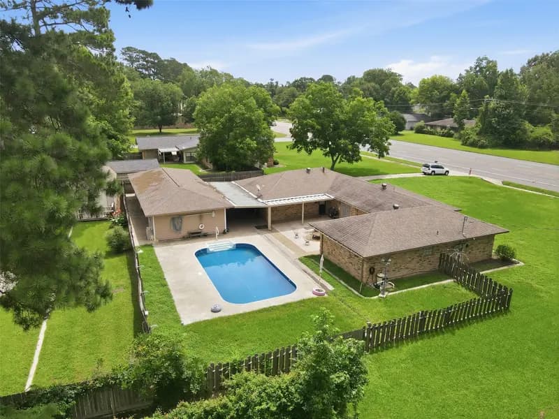 1302 W Sabine Street, Carthage