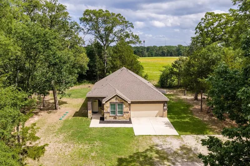 159 Private Road 8524, Van