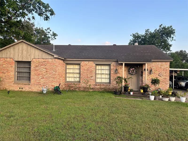1508 E Texas Avenue, Mart