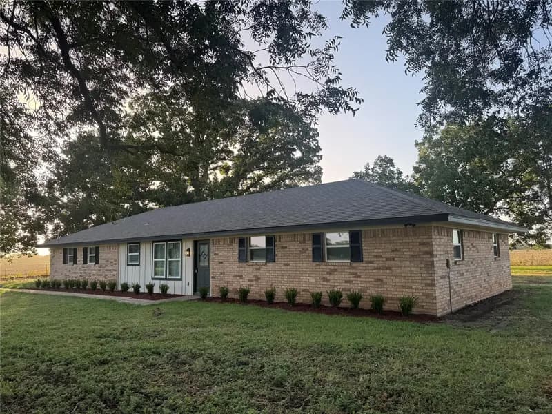 1401 Fm 1243, Brandon