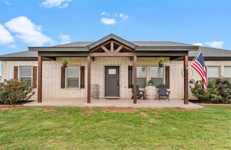 608 County Road 3760 Road, Slaton