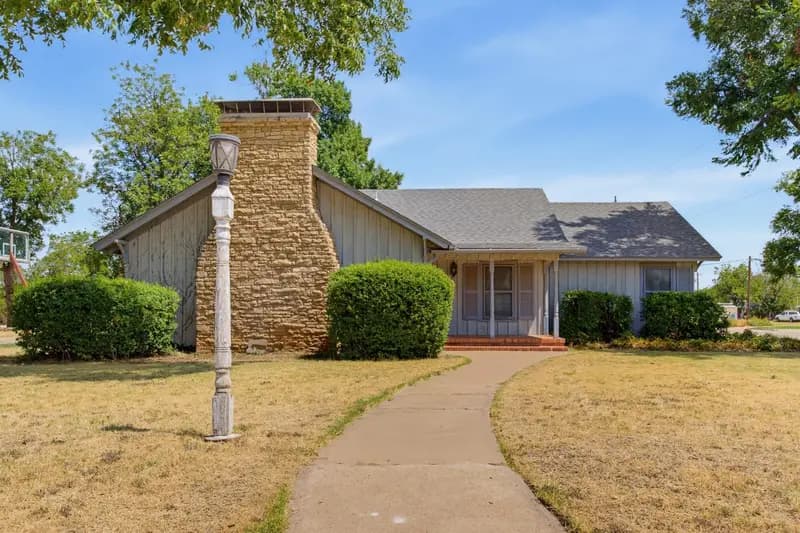 360 S 11th Avenue, Munday