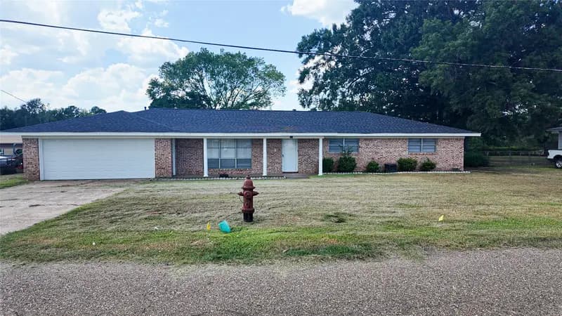 103 W 1st Street, Hooks