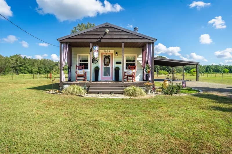 7058 FM 959, Tatum