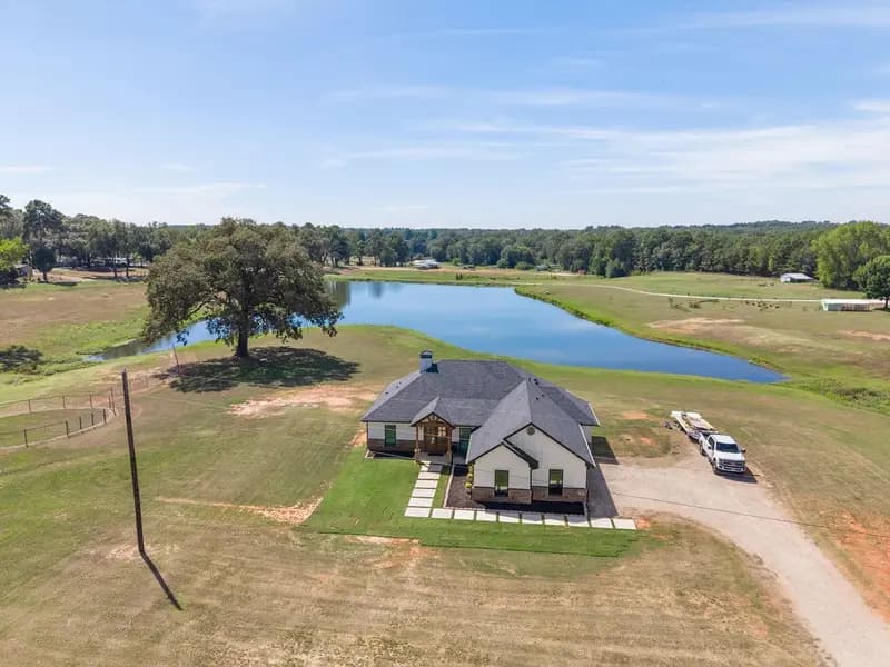 23888 County Road 2110, Troup