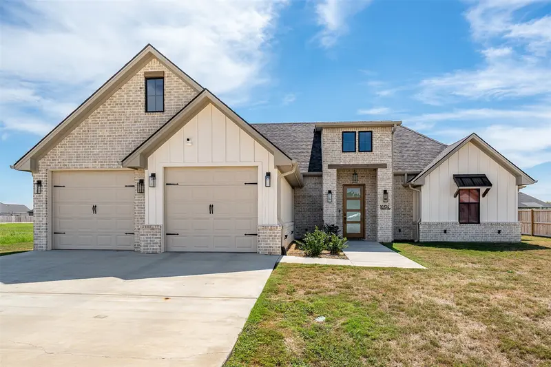16194 Eagle Lane, Lindale