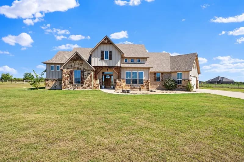 1117 County Road 4108, Greenville