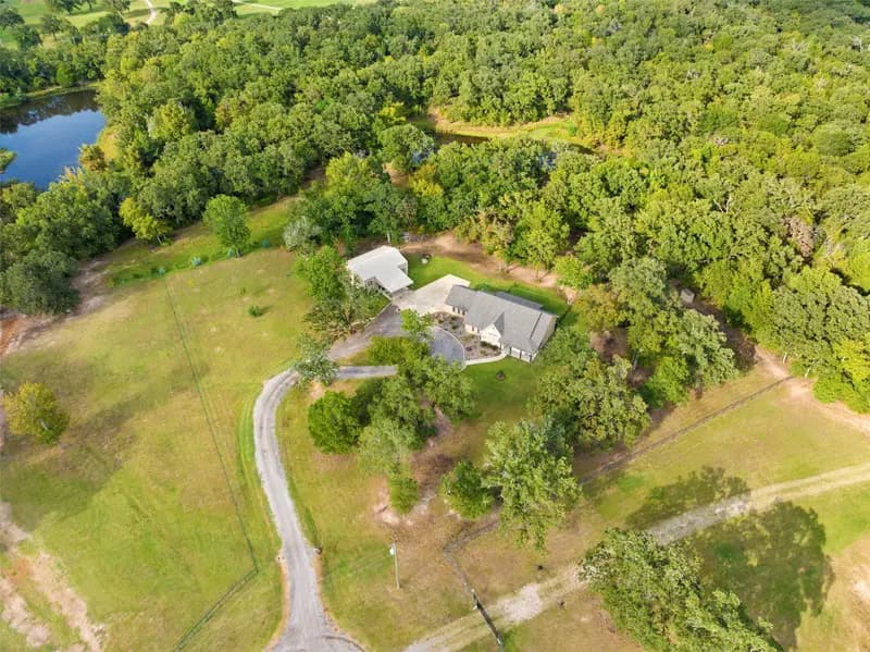 10273 Private Road 5211, Malakoff